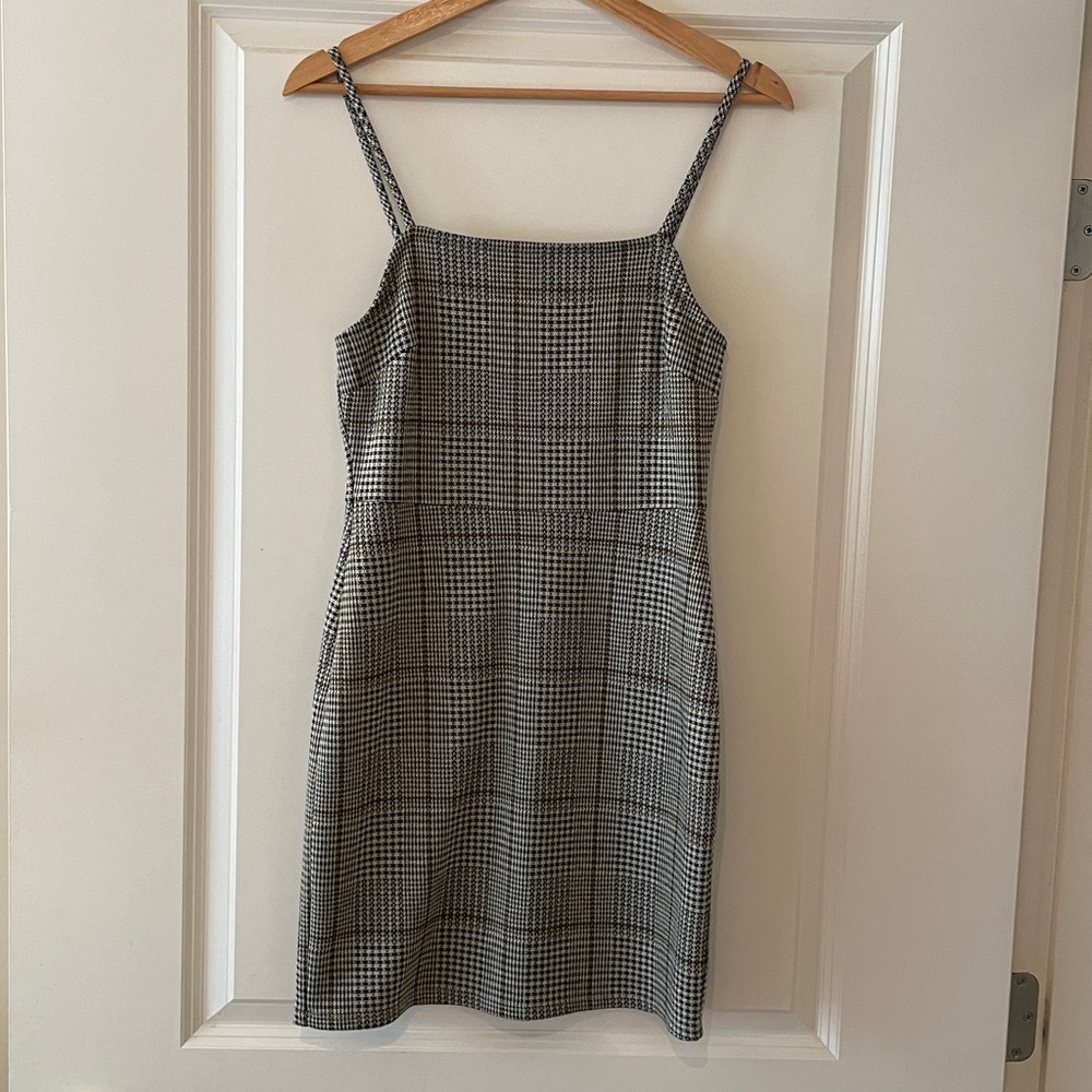 Forever 21 Houndstooth Patterned Garment